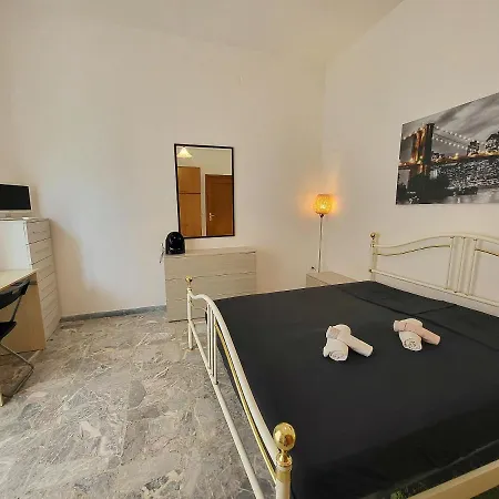 Pochi Passi Dal Mare *